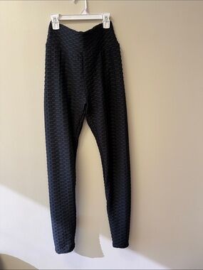 High-Rise Textured Leggings - Black